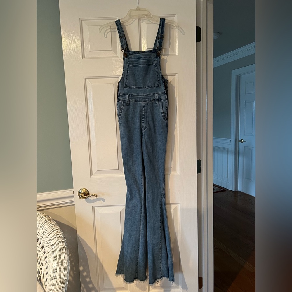 Show me your mumu denim overalls. Size XS. Worn once. In great condition!